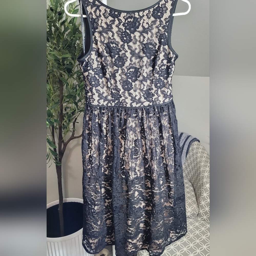 Maggy London Floral Lace Dress Size 2